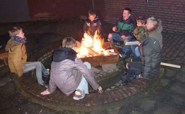 Bij het kampvuur