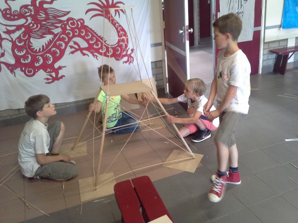 Bouwen aan de Eiffeltoren. 